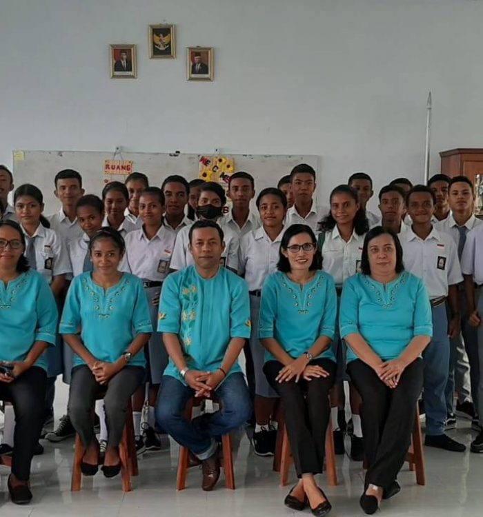 Siswa siswi SMA Negeri 40 Maluku Tengah dan TIM Sosialisasi Program Studi dari Pendidikan Ekonomi FKIP Unpatti 